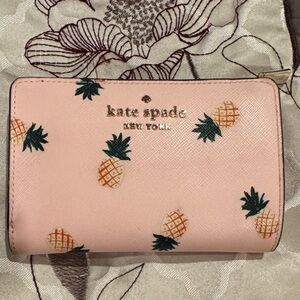 Kate Spade New York Staci Medium Pineapple Compact Bifold Wallet.